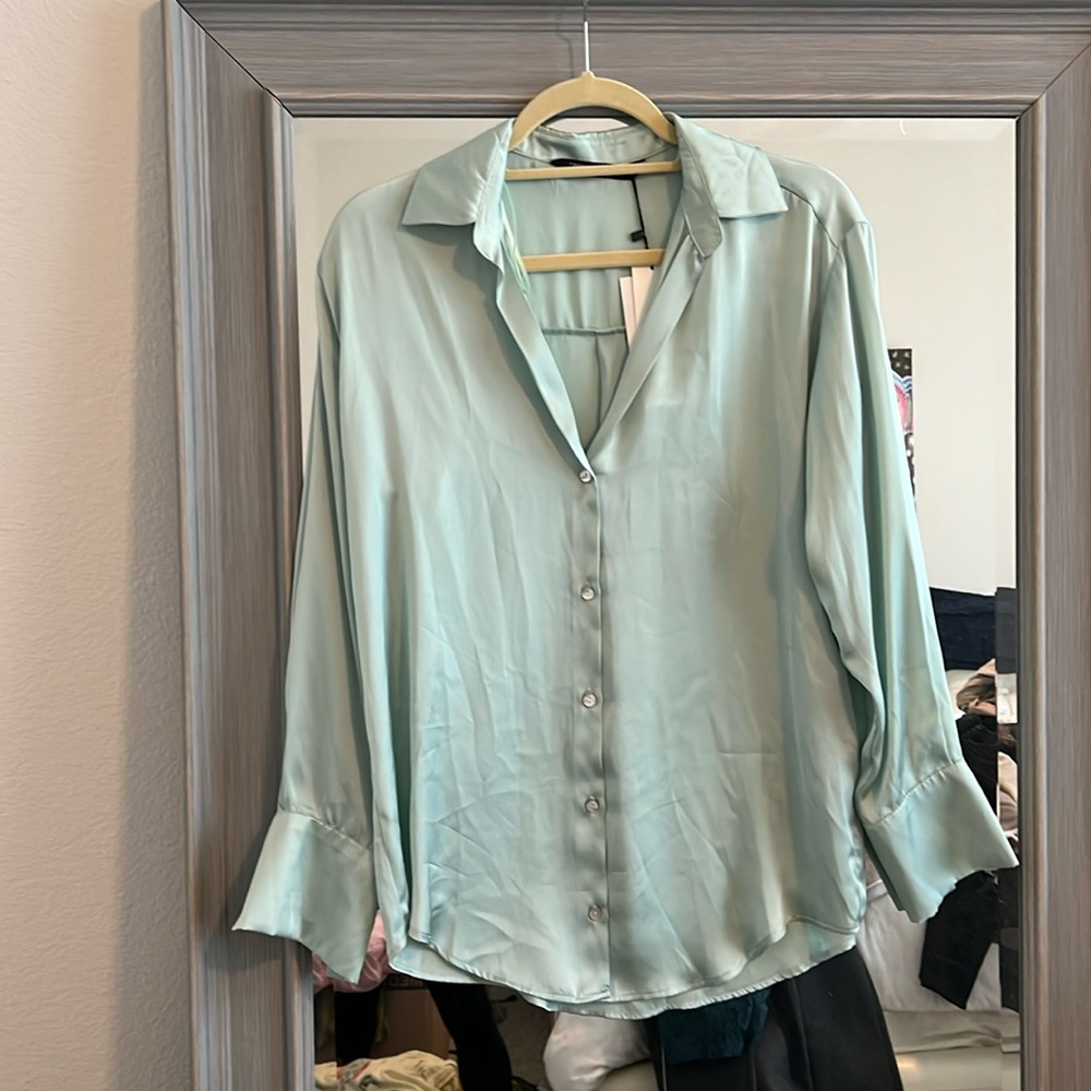 Zara long sleeve blouse NWT! Beautiful light green color!